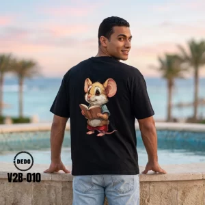 Back view of man wearing DEDO V2B-010 black oversized t-shirt with reading mouse art print by the pool